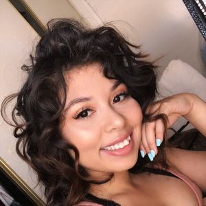 Meet your Posher, Abigail